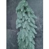 Vianočná girlanda jedľa z PE materiálu 110 cm zavesená na sivej stene