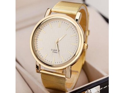 NEED_TRANSLATION_Women watch Goldenas