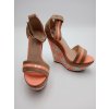 Dámské trendy páskové sandály na klínku Intrépides Shoes, oranžové