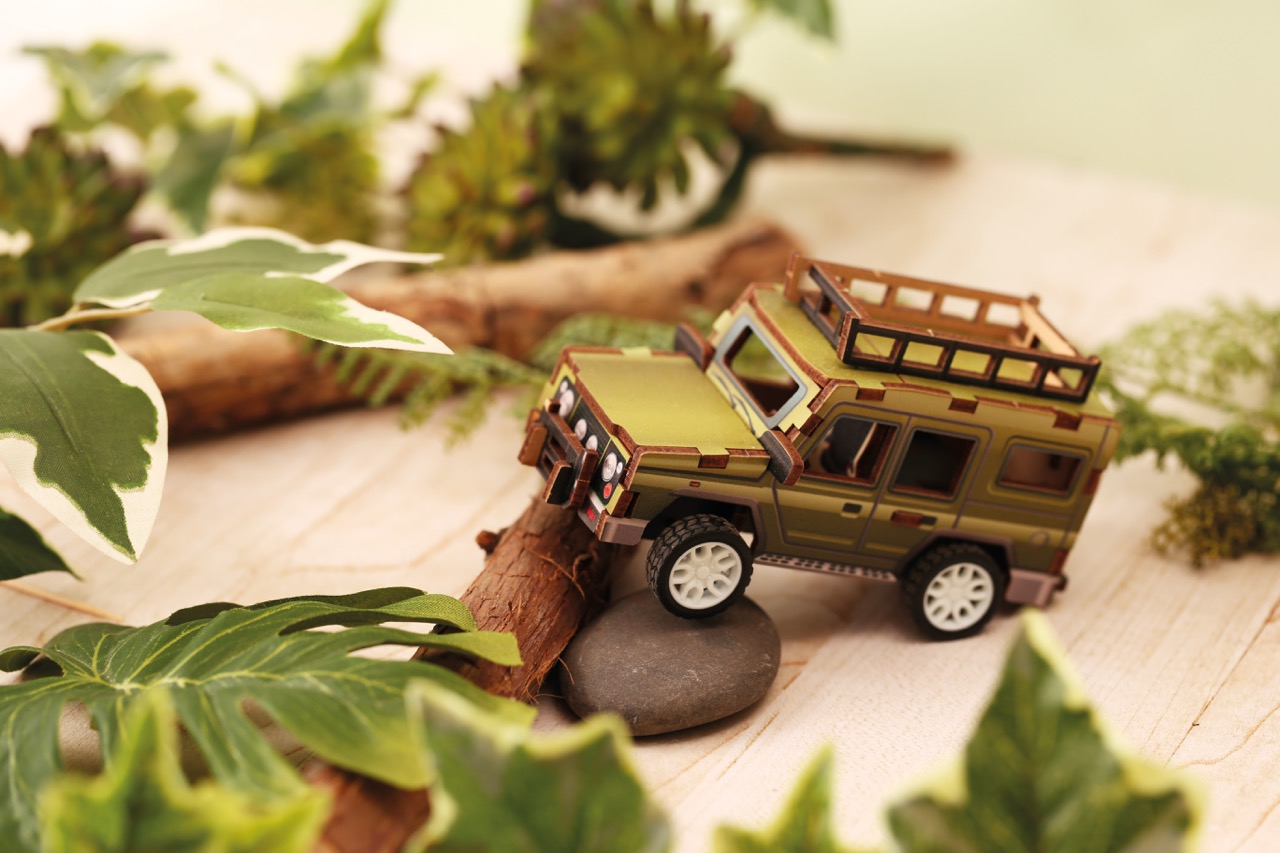 Dřevěný 3D model Jeep 3