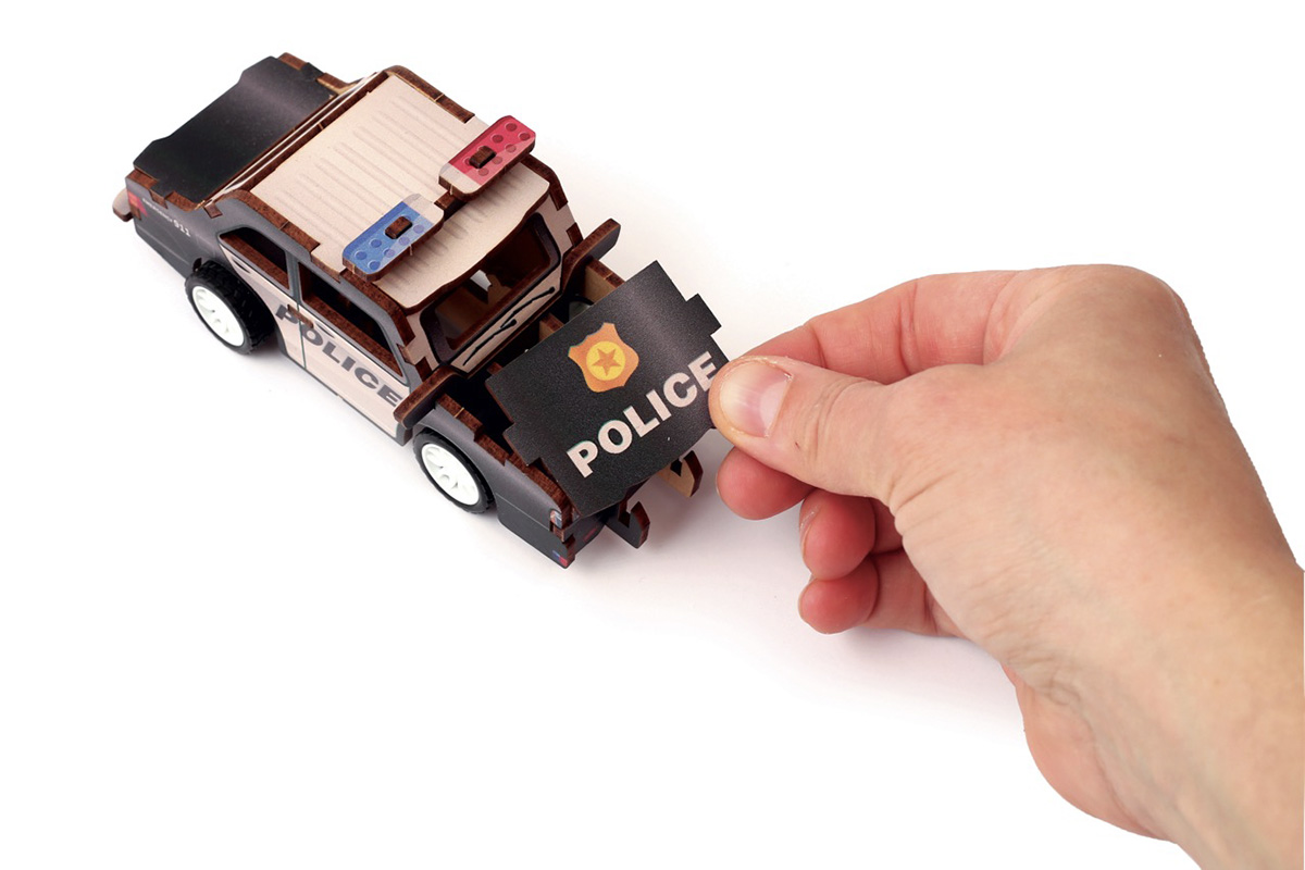 Dřevěný 3D model Policie 1
