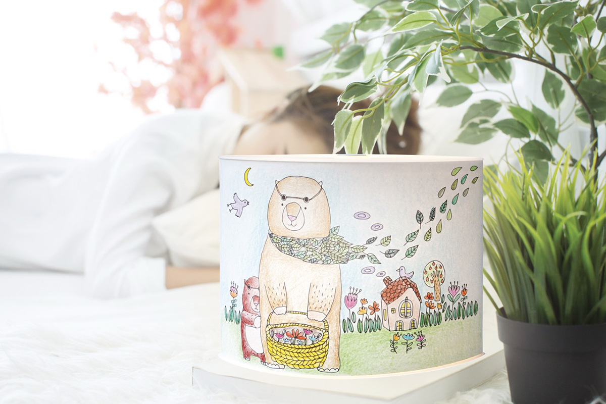 LED lampička s malovaným stínidlem