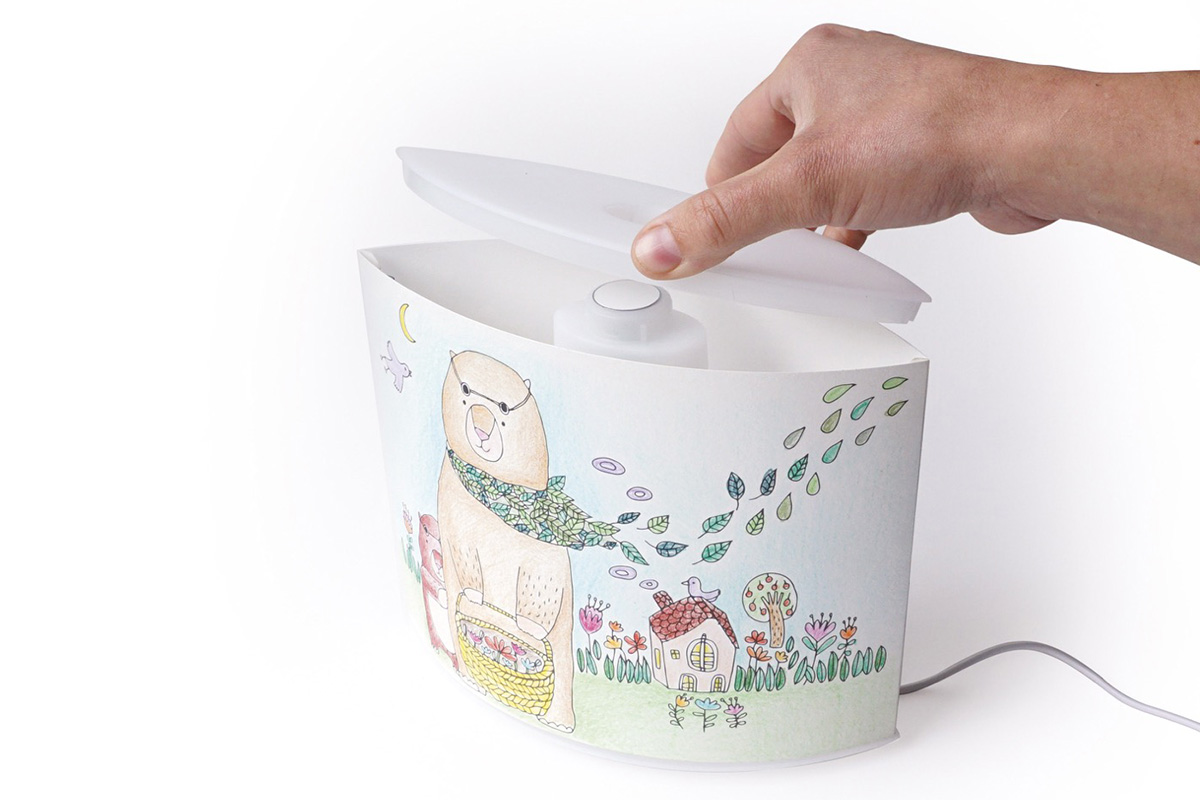 LED lampička s malovaným stínidlem