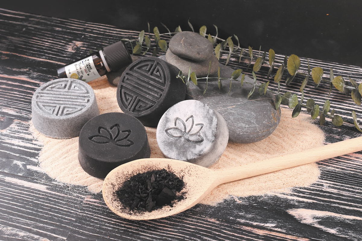 Sada na výrobu mýdla s dřevěným uhlím 1