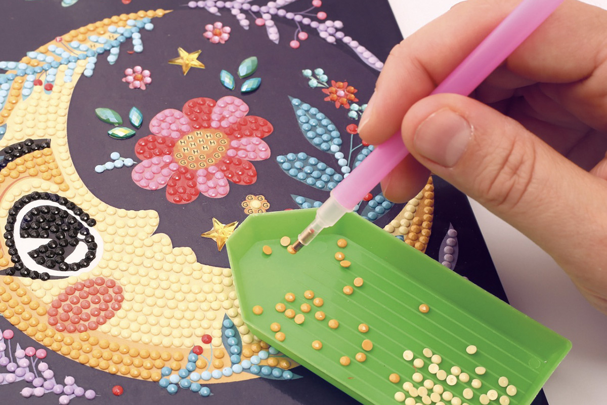 Tajný deník zdobený diamantovým tečkováním