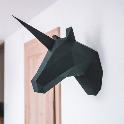 Papírový model černého jednorožce