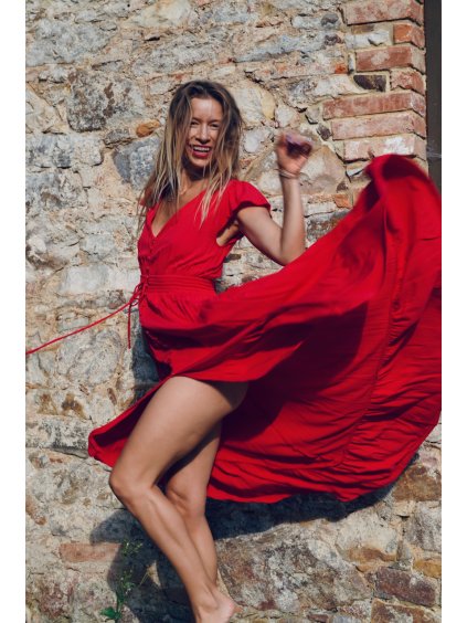 šaty s odhalenými záda judita berkova design balitop red open back dress