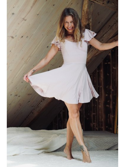 nádherné šaty světle růžové s volánkami judita berkova baliDSC08278