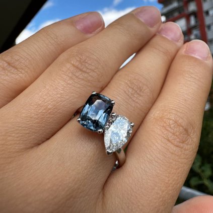 Prsten s diamanty a s barevnými drahokamy