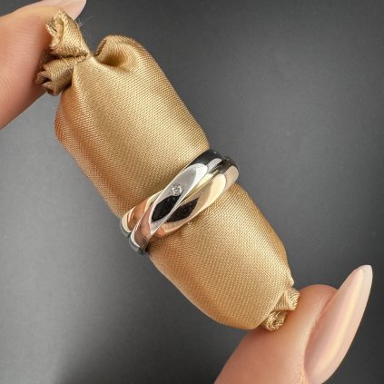 Zlatý prsten ve stylu „Trinity“