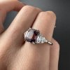 Prsten s růžovým spinelem a laboratorními diamanty