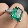 Prsten se smaragdem a diamanty