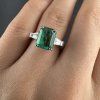 Prsten se smaragdem a diamanty