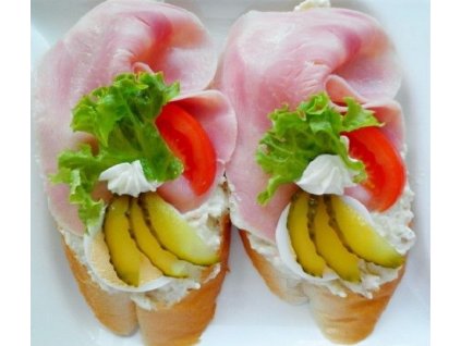 chlebicek sunkovy na salate