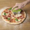 2578 joseph joseph krajec na pizzu s rotacnim krytem ostri scoot zeleny
