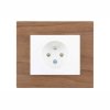 Zásuvka jednonásobná s clonkami DECENTE DŘEVO (Typ Zásuvka s clonkami a přepěťovou ochranou, Varianty Rám: MDF mahagon, Kryt: bílý lesk)