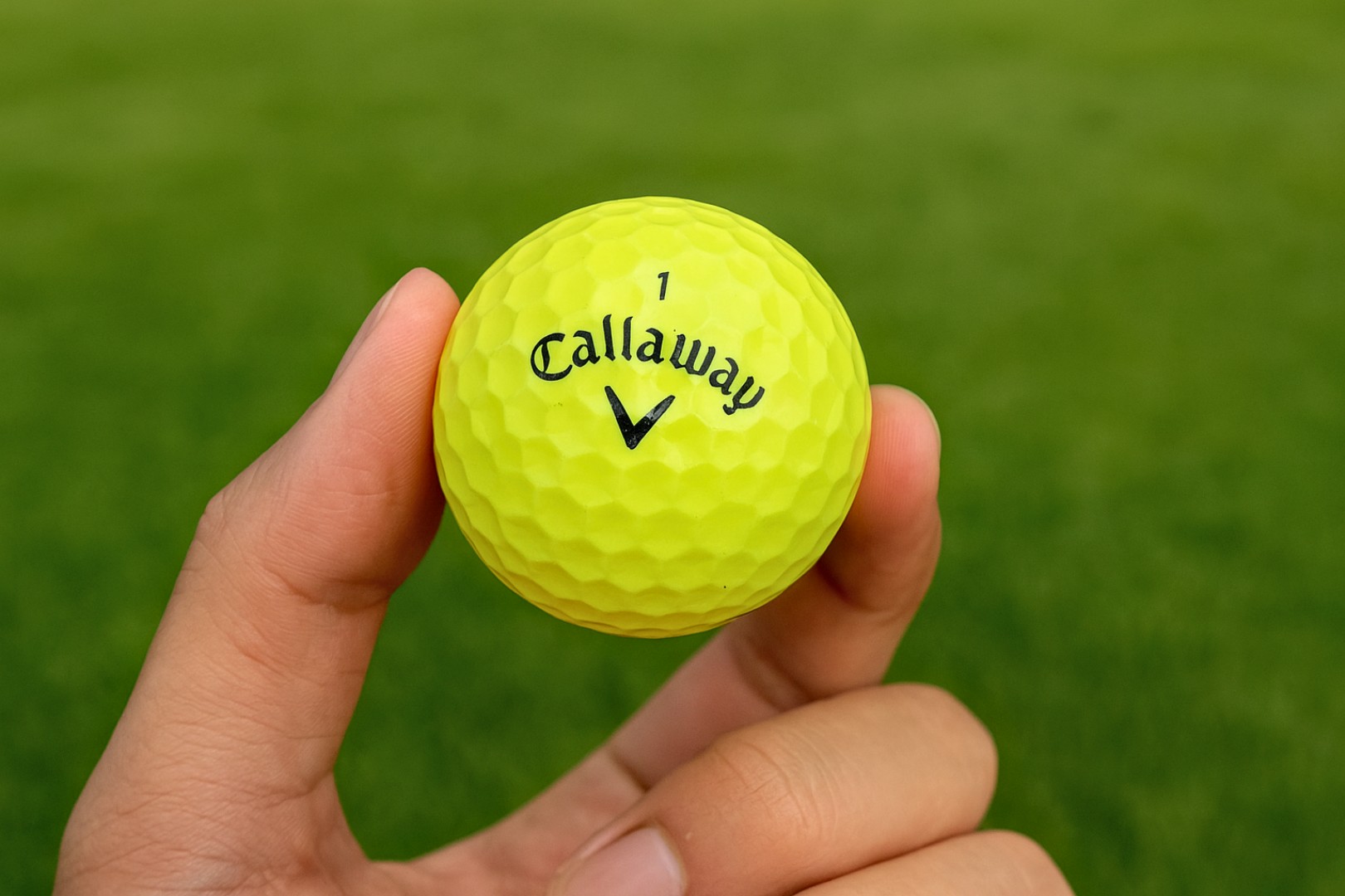 Golfový míček v ruce