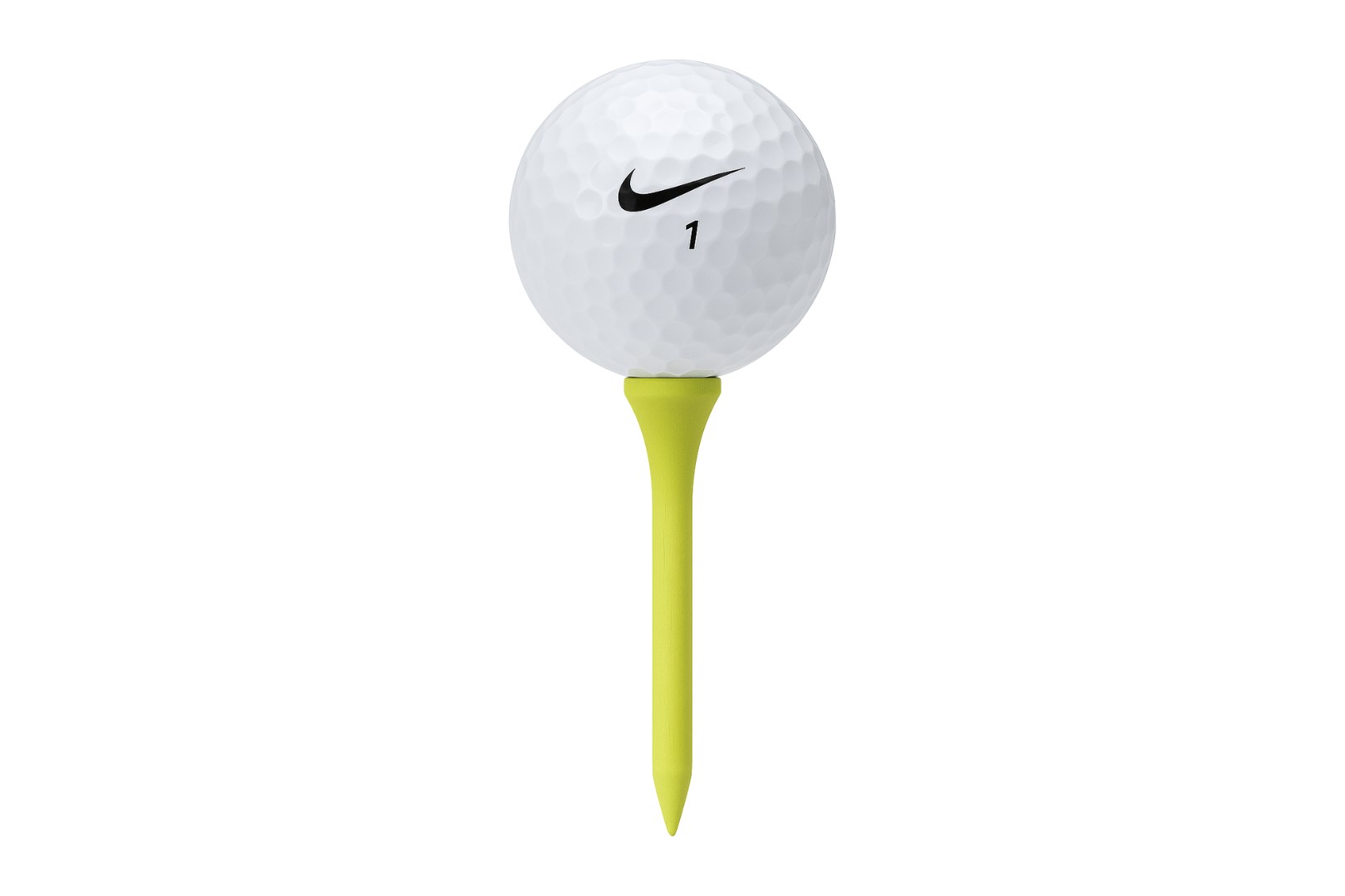 Golfový míček na trávě