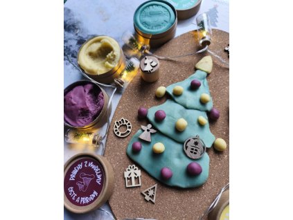 domácí přírodní ekologická modelína v zimních barvách na zimní tvoření s dětmi