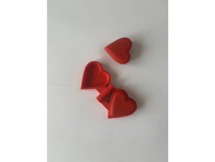 Srdíčkový lis na modelínu a kinetický písek z PLA materiálu pro smyslové hraní