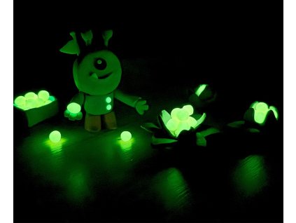Svítící plastelína JOVI při hře ve tmě – efekt glow in the dark
