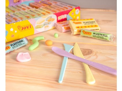 Pastelové špachtle JOVI při modelování plastelíny a tvorbě tvarů