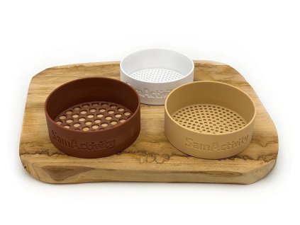 Třídicí síta na sypký materiál v různých velikostech – senzorická pomůcka pro děti