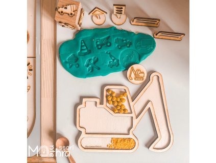 Stavební sensory play set s dřevěným bagrem a razítky