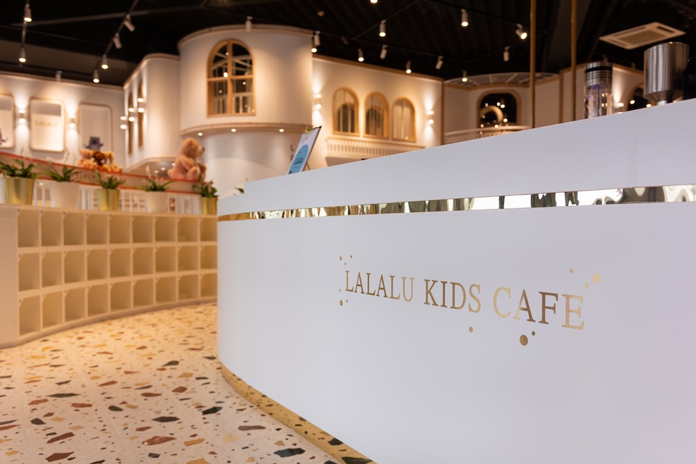 LALALU Kidscafé™: Objevte náš dětský ráj v Parndorfu.