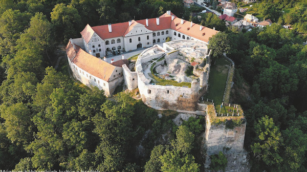 hrad-modry-kamen