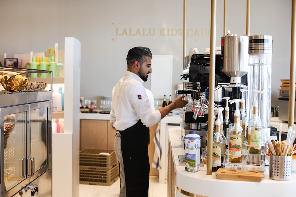 lalalu_kidscafe_barista