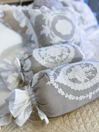 Koniec januára je tu! ✨ A s ním u nás v @poeticinteriors začína jarné naskladňovanie noviniek. Už od včera vybaľujeme a...