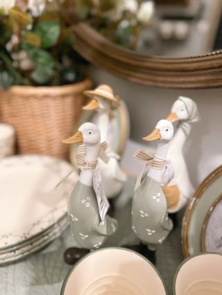 Húsky a zajačiky!🪿🐰 Tradičné dekoratívne figúrky, ktoré potešia veľkých aj malých. 😉 Tohtoročné sú v decentných prírodných...