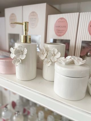 Babie leto 🌾 Leto sa pomaly chýli ku koncu a my začíname preklápať sezónu… 🤎 A úprimne, toto obdobie milujeme. Ešte teplé...