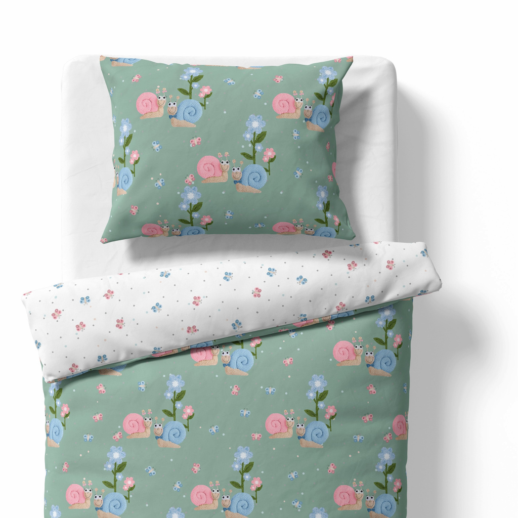 Baby bedding for the crib – Colorful snails – mint