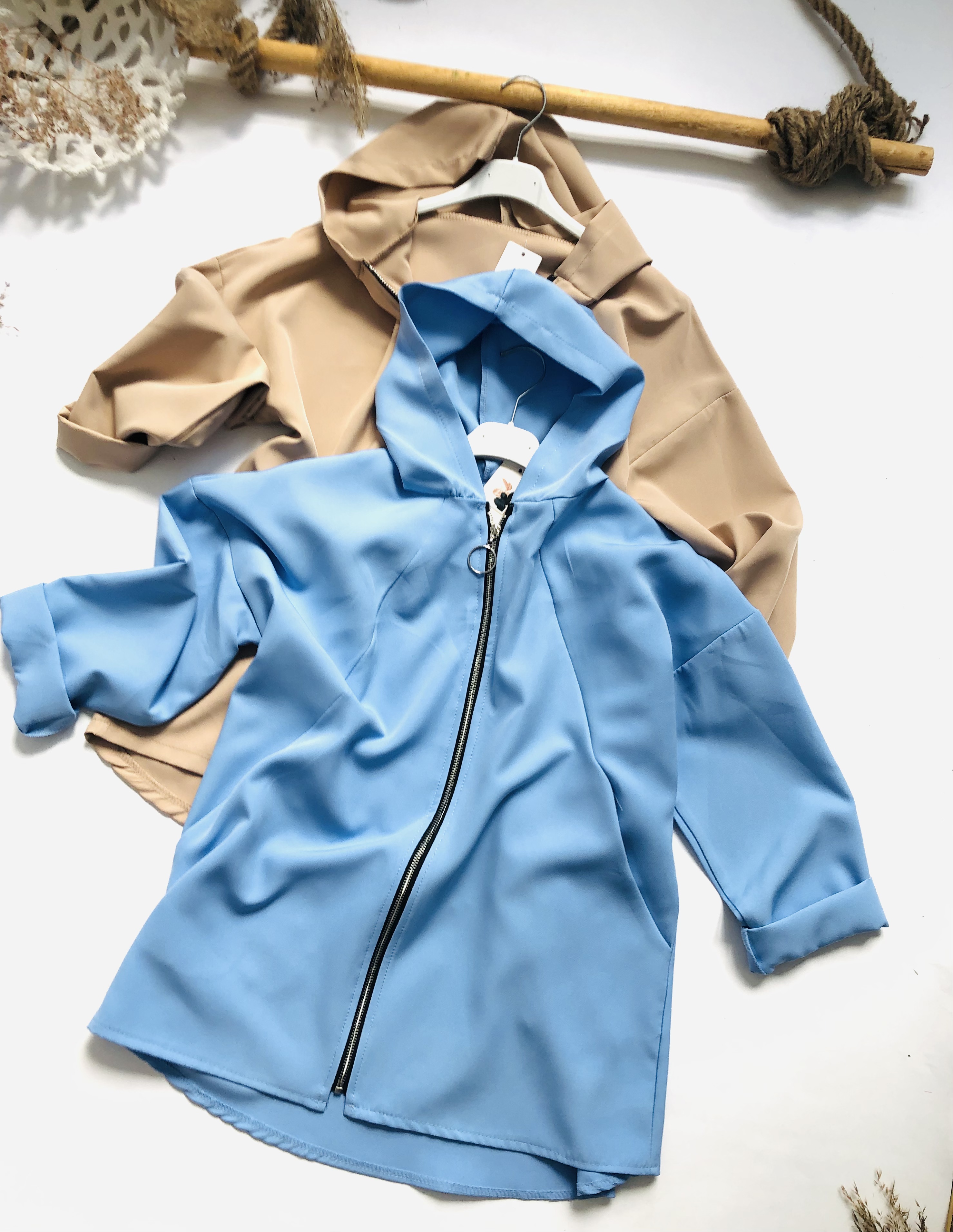 Skvělá bunda s kupucí na zip Barva: Světle modrá, Velikost: M až XL