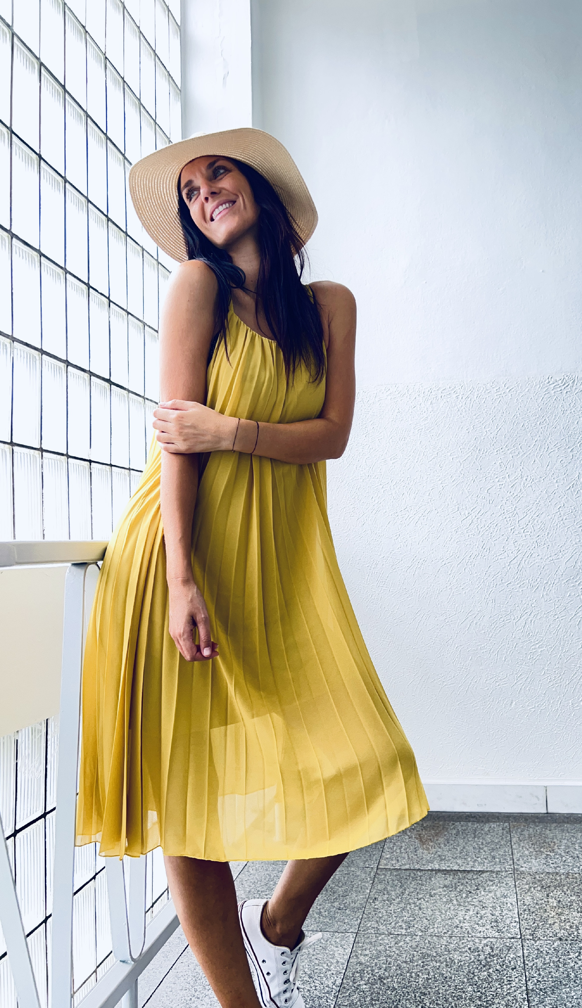 Plisované dlouhé šaty na ramínka m/l Barva: Žlutá, Velikost: M/L