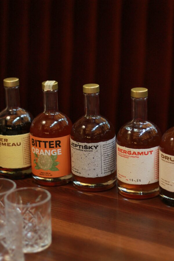 ĽUDIA A PRÍBEHY, KTORÉ STOJA ZA NAŠIMI CHUŤAMI