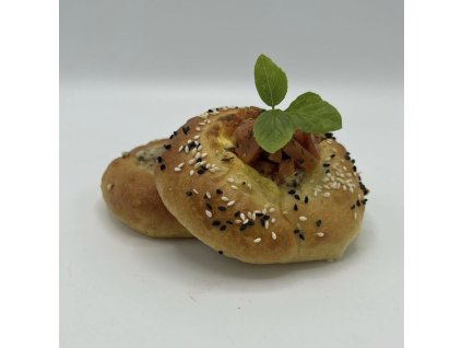 Brioška s modrým sýrem a ořechy