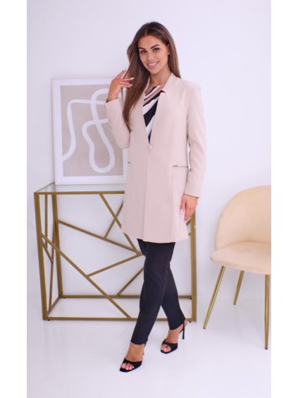 magdalena blejzr v prodlouzene delce bezova (1)
