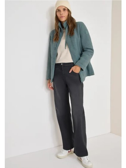 2f8725bf f6b8 4144 81cf a23fff0320d4