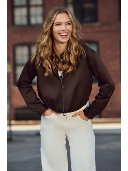 9d4b9989 3617 44e6 b9a4 5f96f0c8d4e4