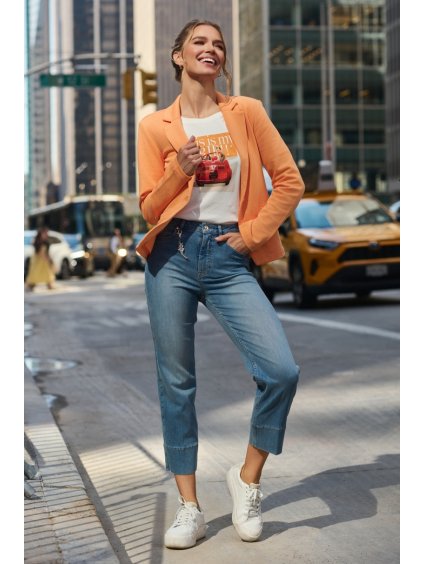 dfbfdaab 33ad 4d4f b26c 5135e7e65aad