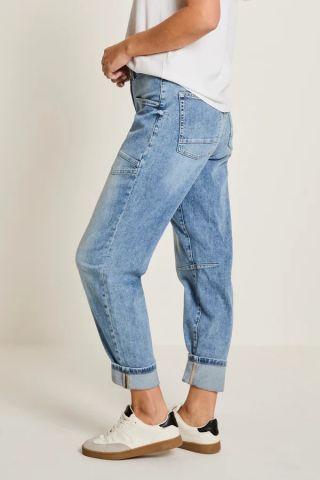 V našich prodejnách najdete velký výběr džínů různých střihů. Přijďte si vybrat ty svoje... La petite Boutique Hranice a...