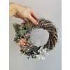 Zimní věnec s drobnými kvítky