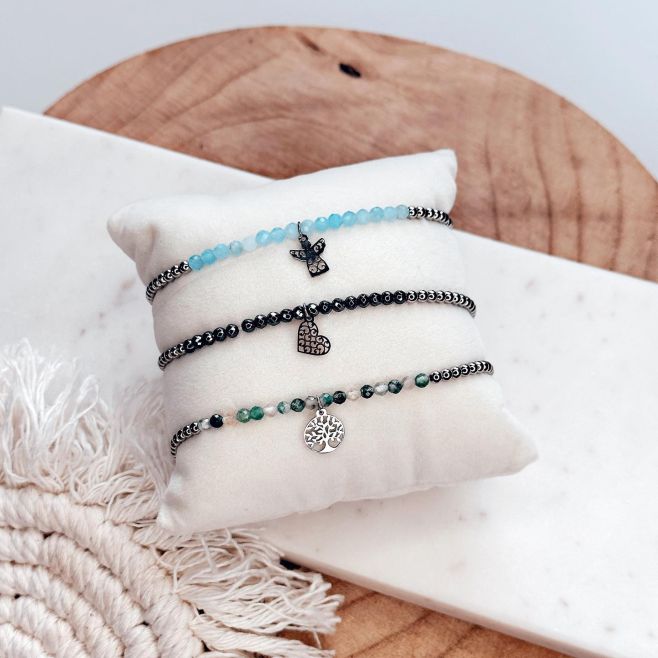 NOVINKA🤩 Tyto náramky s mechovým achátem, akvamarínem a hematitem najdete nyní na e-shopu www.lapure.cz #naramek...