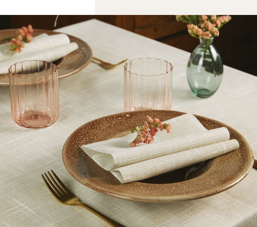 Každý stůl vypráví příběh. Každý vzor probouzí emoci.