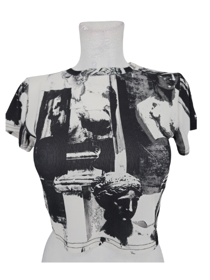černobílý crop top PRETTY LITTLE THING