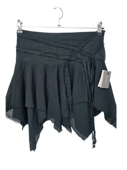 černá krátká sukně  RIVER ISLAND