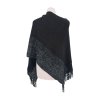 černé pončo se stříbrnou nitkou